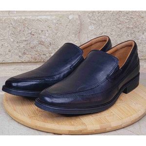 Clarks Tilden Breathable Comfort Loafer Shoe Size 9